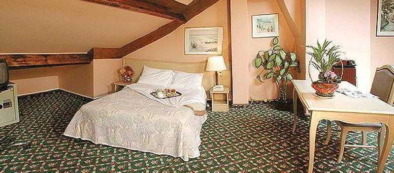 Hotel Princesse Isabelle Puteaux Bagian luar foto