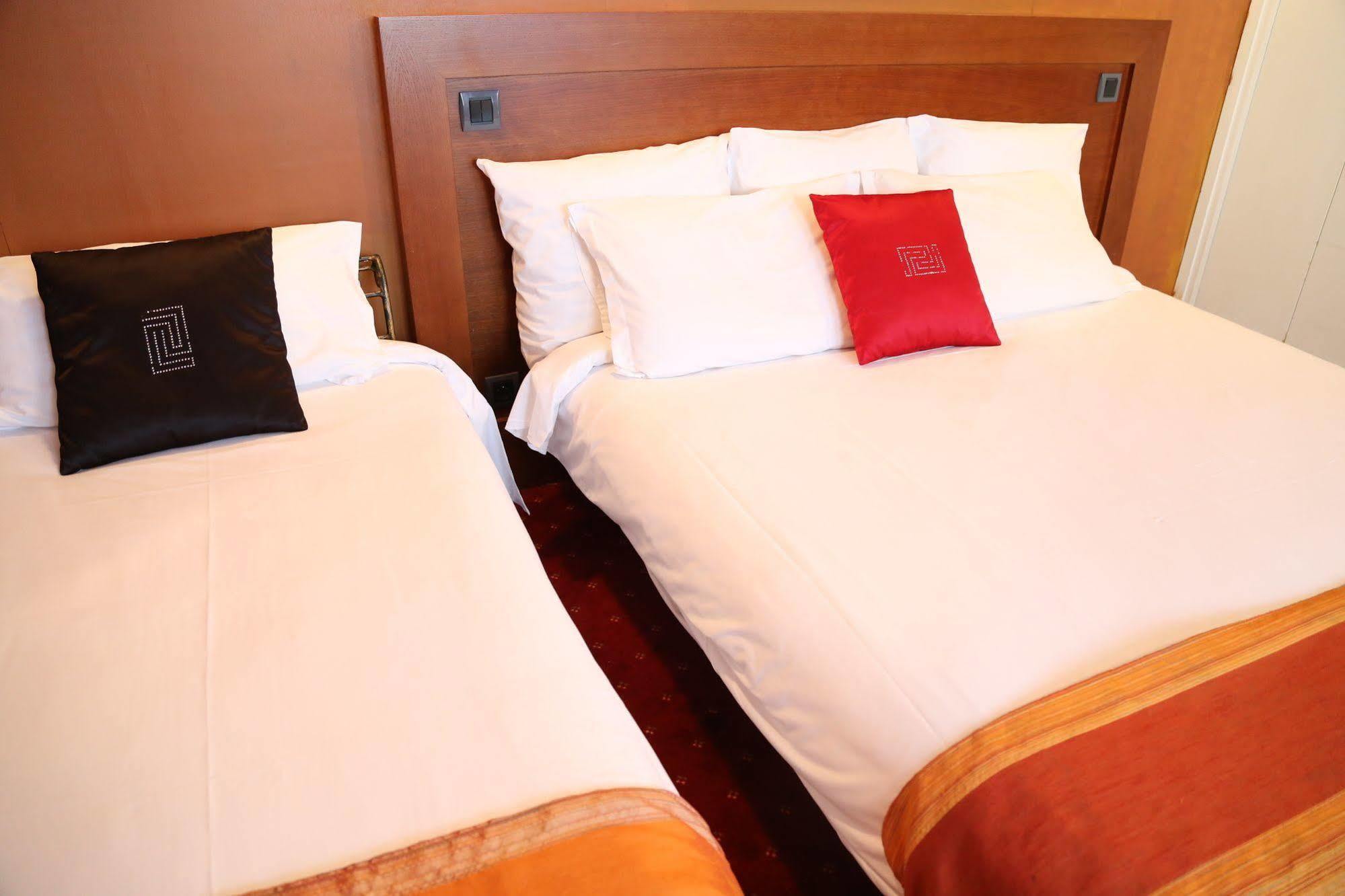 Hotel Princesse Isabelle Puteaux Bagian luar foto